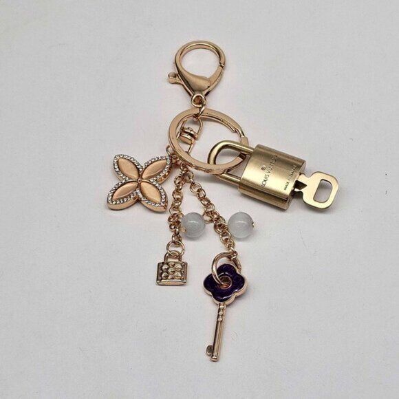 Authentic Louis Vuitton Lock & Key with unbranded Clover Flower Bag Charm 100525 - Picture 5 of 6